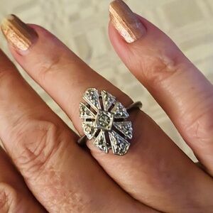 Vintage Avon Ring Fancy Silver Tone Center Rhinestone MCM Size 9